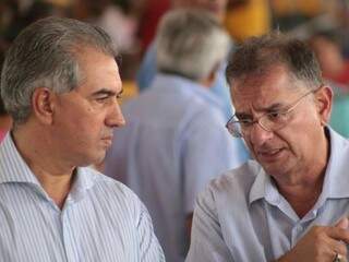 O governador Reinaldo Azambuja (PSDB) e o secretário de Estado de Saúde, Nelson Tavares.(Foto: Marcos Ermínio)