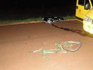 Ciclista morre atropelado por caminh&atilde;o-pipa ao atravessar BR-163