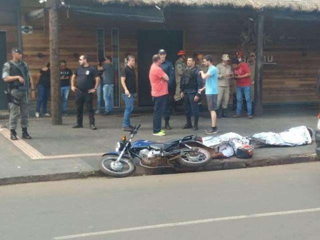 Dupla tenta roubar bolsa de estudante e os dois s&atilde;o mortos por policial de folga