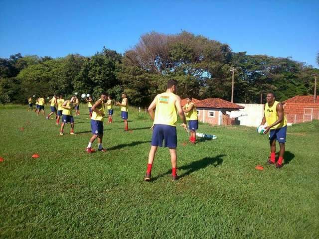 Comercial inicia treinos com bola e t&eacute;cnico come&ccedil;a definir time para a S&eacute;rie D