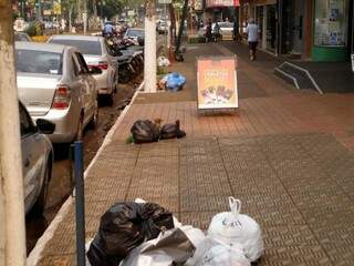 Empresa confirma atraso, mas diz que coleta de lixo s&oacute; parou &agrave; noite