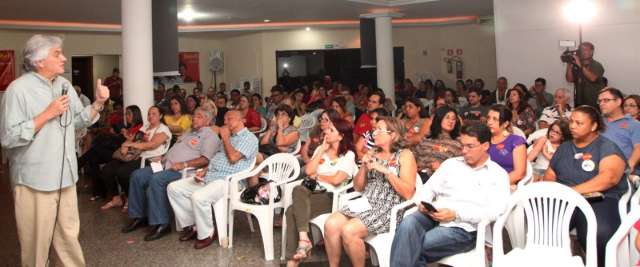 Delc&iacute;dio pretende popularizar o uso do g&aacute;s natural em todo o Estado