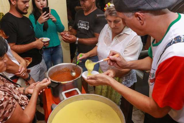 Ao som tradicional italiano, Tombo da Polenta vira caldeir&atilde;o de 80 litros