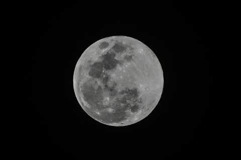 Pela última vez em 2014, "lua gigante" volta a encantar