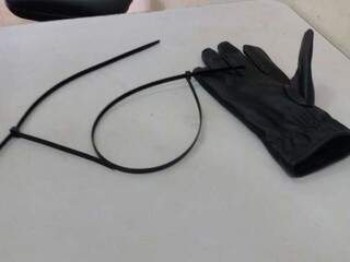Bandidos invadem resid&ecirc;ncia, fazem casal de ref&eacute;m e levam dinheiro e carro