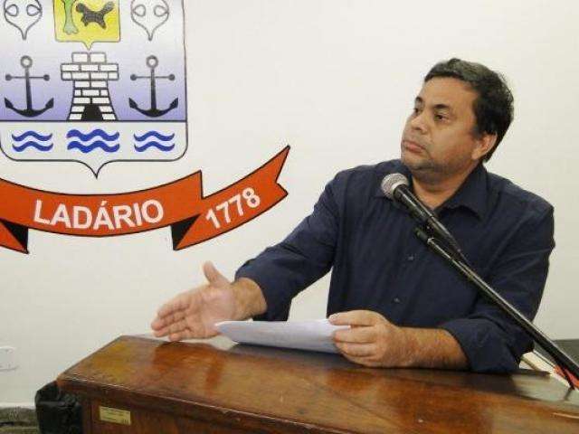 Da cela 17 para Lad&aacute;rio: denunciado por mensalinho quer reaver mandato 