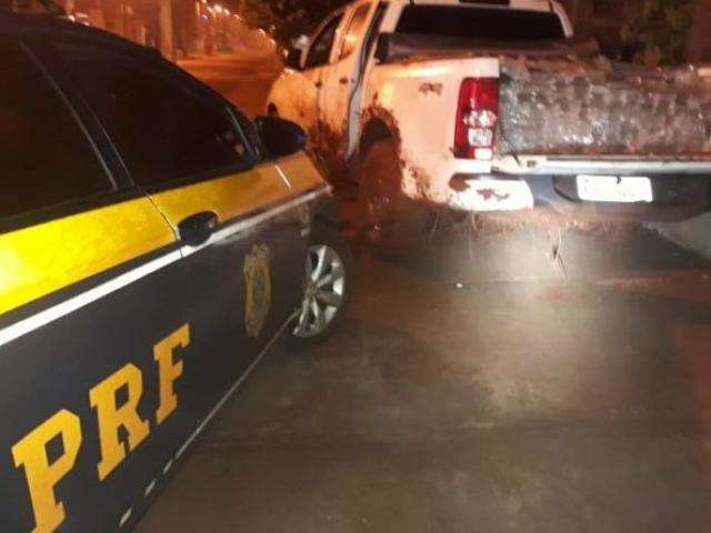 Motorista foge, cai em barranco e acaba preso com 2 toneladas de maconha