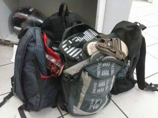 Assaltantes usaram mochilas da loja para furtar produtos. (Foto: Renan Nucci)