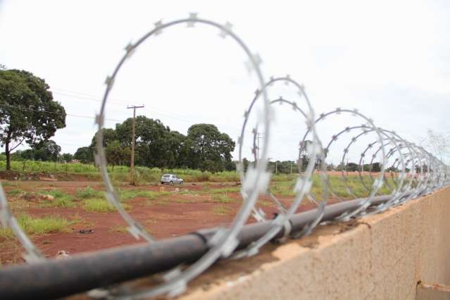 Onda de furtos revolta moradores de maior residencial de Campo Grande