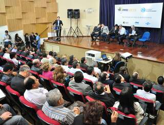 Lançamento do Prolocal reuniu prefeitos no auditório do Sebrae. (Foto: João Garrigó)