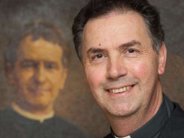 Sucessor de Dom Bosco, padre espanhol visita entidades na Capital