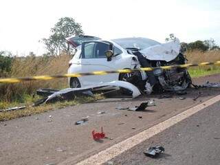 Veículo Honda City ficou com a frente destruída após batida frontal (Paulo Francis)