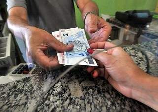 Dinheiro já poder recebido por trabalhadores na rede bancária (Arquivo/Marcello Casal Jr./Agência Brasil)