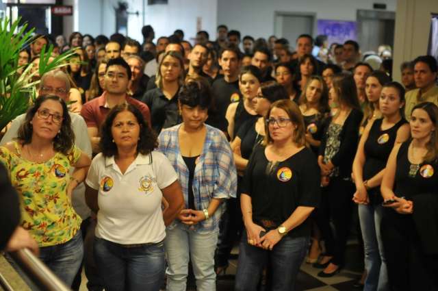 Servidores iniciam protestos e esperam resposta do TJ para decidir sobre greve