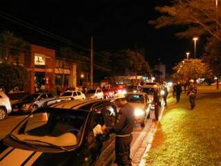 Operação foi intensificada nas áreas de bares e postos de combustíveis, na Afonso Pena. (Foto: Divulgação)