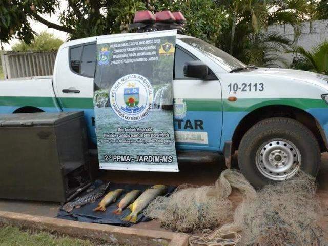 Pol&iacute;cia autua 25 pessoas e aplica R$ 72 mil em multas durante opera&ccedil;&atilde;o