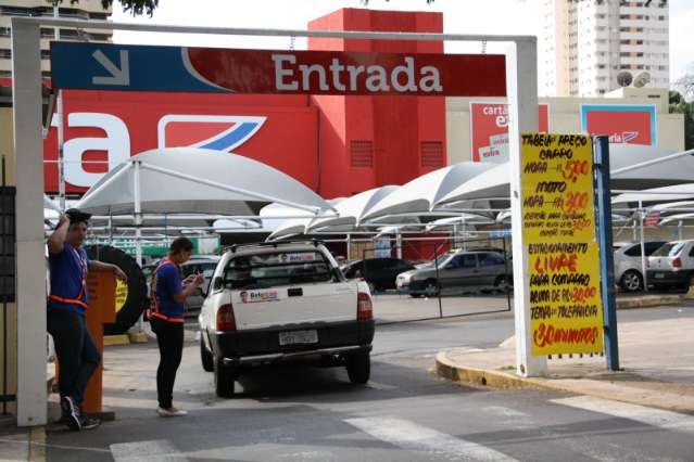 Hipermercado Extra vai cobrar R$ 7 pela hora de estacionamento