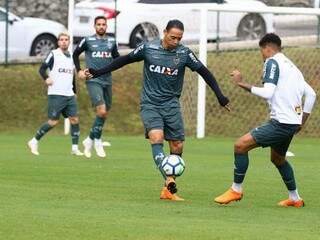 Jogadores do Galo no último treino para para duelo com o Inter na capital mineira (Foto: Bruno Cantini/Atlético)