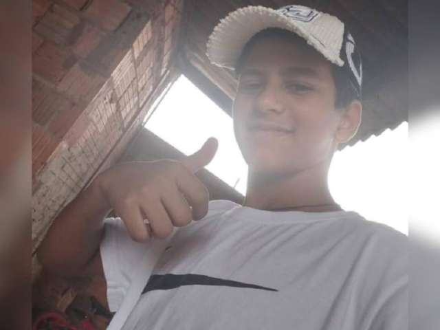 Menino eletrocutado sai do coma e m&atilde;e pede ajuda para lev&aacute;-lo para casa