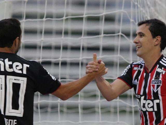 S&atilde;o Paulo vence o Bragantino  por 2 a 0 e coloca fim a jejum