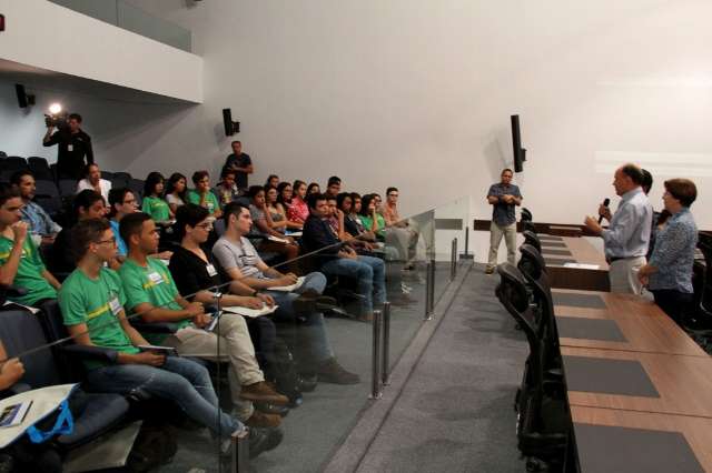 Deputados pedem participa&ccedil;&atilde;o mais ativa de jovens na pol&iacute;tica