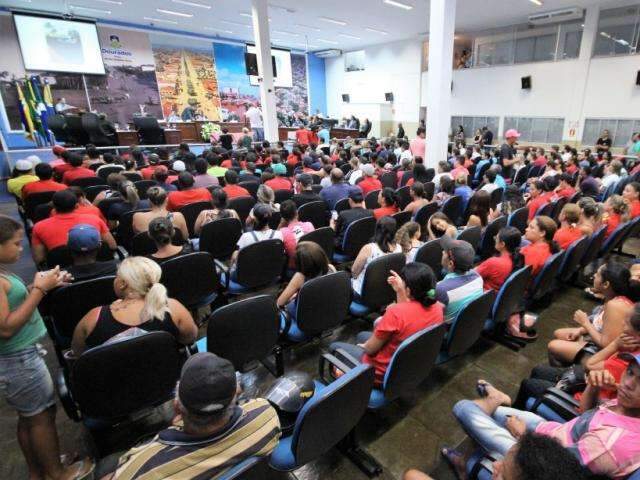 Audi&ecirc;ncia discute exposi&ccedil;&atilde;o de adolescentes nas redes sociais