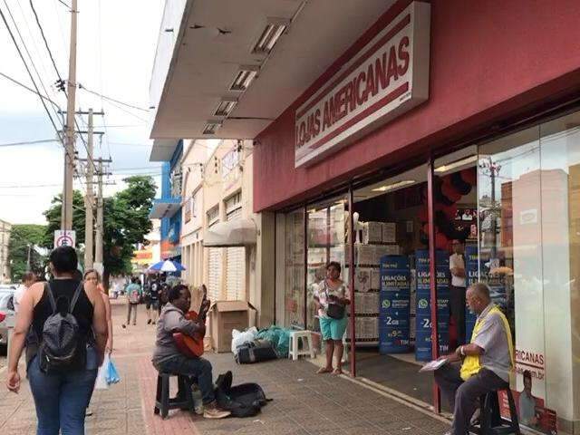 Lojas passam a madrugada abertas com promo&ccedil;&otilde;es da Black Friday