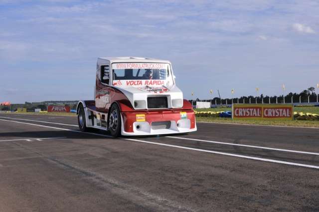 Com uma semana de atraso, F-Truck divulga p&uacute;blico da prova em Campo Grande