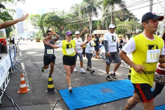 Apesar de tempo frio, Corrida do Bem re&uacute;ne 1.2 mil competidores