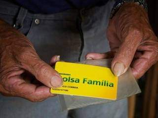 Cartão do Bolsa Família usado para o saque do benefício (Foto: Ana Nascimento/MDSA)