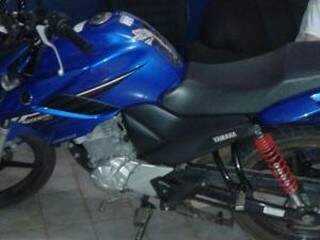 Motocicleta utiliza nas ações dos criminosos foi reconhecida e levou PM a prender o trio. (Foto: Divulgação)