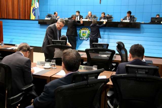 Deputados votam abono salarial aos servidores em regime de urg&ecirc;ncia