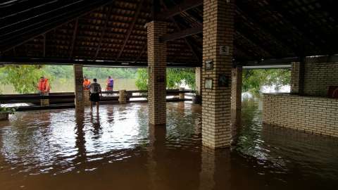 Nível do rio Taquari continua subindo e município fica em estado de alerta