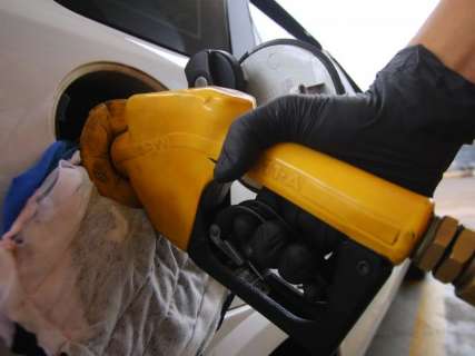 Gasolina encerra março com alta de 16%, seis vezes acima da inflação