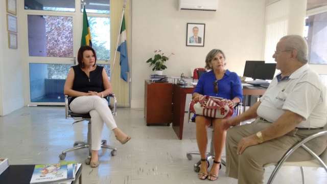 Governo mant&eacute;m aulas at&eacute; dezembro, mas reduz carga hor&aacute;ria de professores