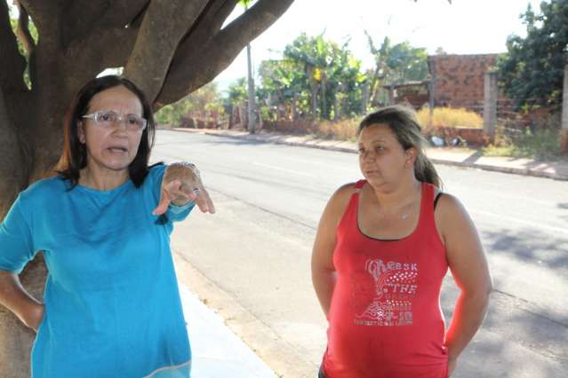 No encontro de duas ruas, falta de sinaliza&ccedil;&atilde;o causa acidentes em bairro