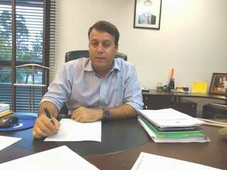 O secretário Felipe Mattos, de Fazenda, explica números da receita corrente líquida de junho. (Foto: Marta Ferreira)