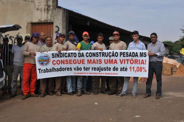 Ap&oacute;s greve no tapa-buraco, sindicato denuncia demiss&otilde;es e vai &agrave; Justi&ccedil;a 