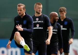 O arrumadinho Harry Kane puxa a fila no aquecimento e vai comandar a Inglaterra em mais um jogo pela Copa na Rússia (Foto:REUTERS/Lee)