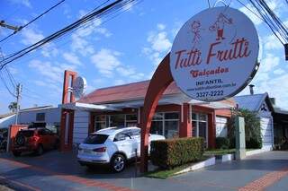 A Tutti Frutti Calçados fica na Rua Goiás, 841, esquina com a Euclides da Cunha, no Jardim dos Estados