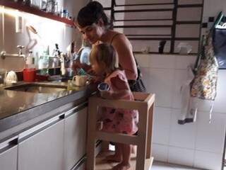 Elisa e Luciana já são parceiras na cozinha. (Foto: Arquivo Pessoal)