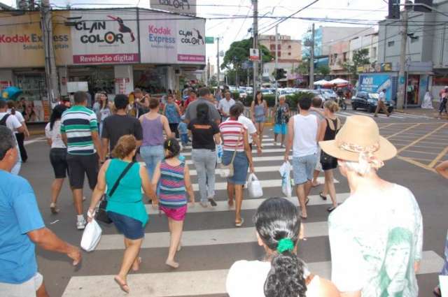 Com&eacute;rcio define reajuste de 8% e hor&aacute;rio para o  fim de ano