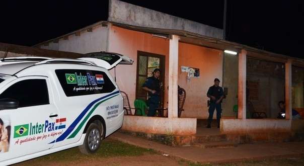 Dupla em moto mata comerciante com tiros de escopeta 