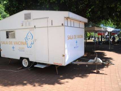 Campo-grandense encontra posto de vacinação fechado em praça