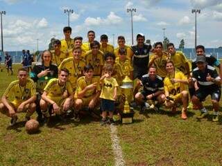 Meninos do Grêmio Santo Antônio venceram torneio municipal e agora disputam nova competição (Foto: Divulgação)