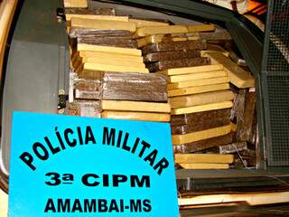  Ve&iacute;culo &eacute; abandonado com 685 quilos de maconha na MS-156