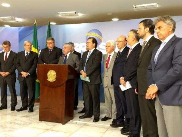 Temer retira servidores estaduais e municipais da reforma da Previd&ecirc;ncia