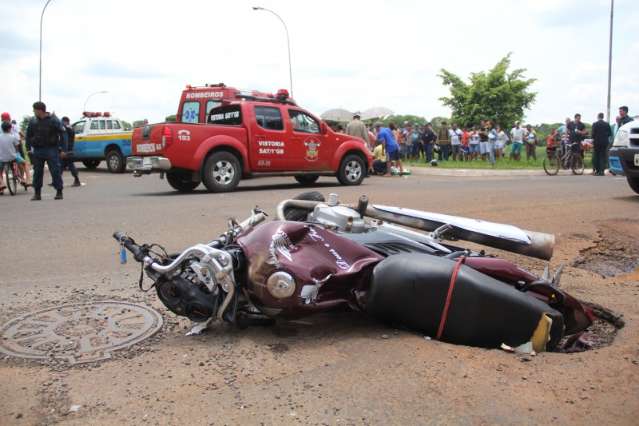 Morta em acidente era comerciante e voltava do trabalho com filho na moto