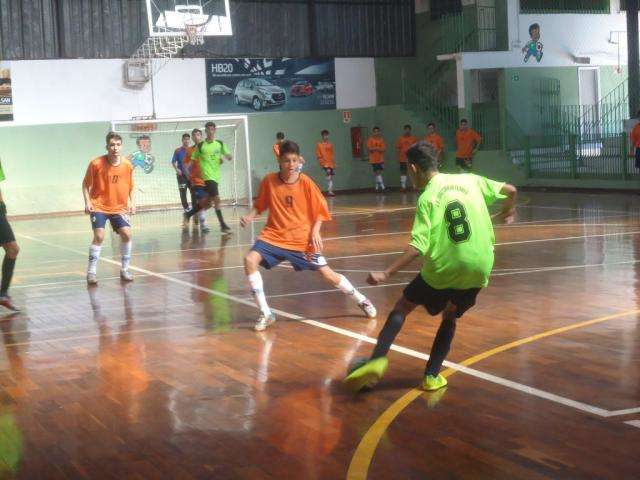 Times do Ensino M&eacute;dio disputam rodada da Copa Pelezinho no domingo