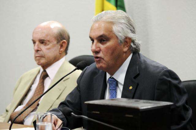 Ao deixar CAE, Delc&iacute;dio diz que foi criado &quot;embri&atilde;o&quot; de novo pacto federativo